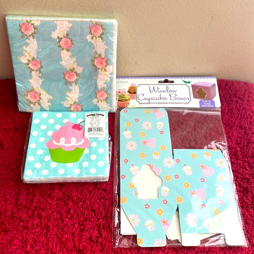NWT “Set of Napkins & Cupcake Boxes”